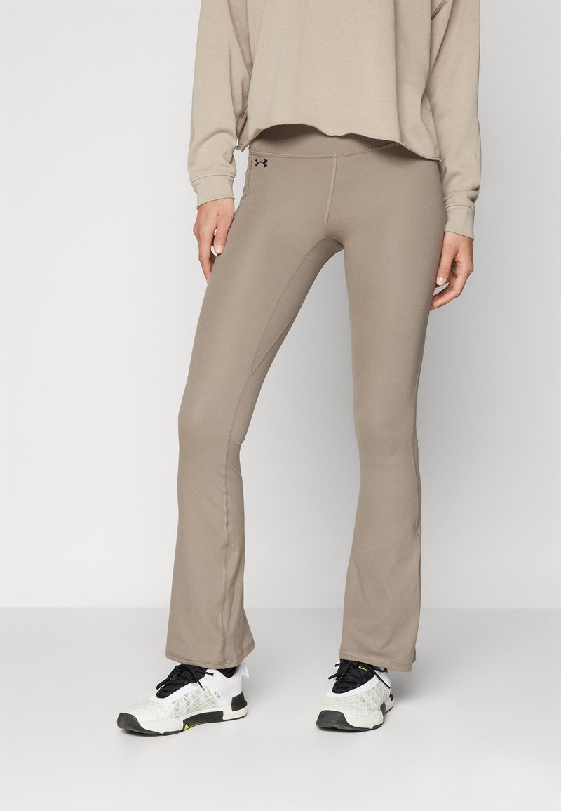 Under Armour MOTION FLARE PANT - Legíny - taupe dusk/black
