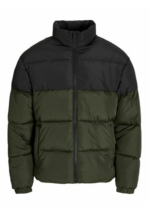 Giacca a vento con sezione superiore nera e parte inferiore verde scuro. Caratterizzata da un colletto alto e un design trapuntato con cuciture orizzontali.