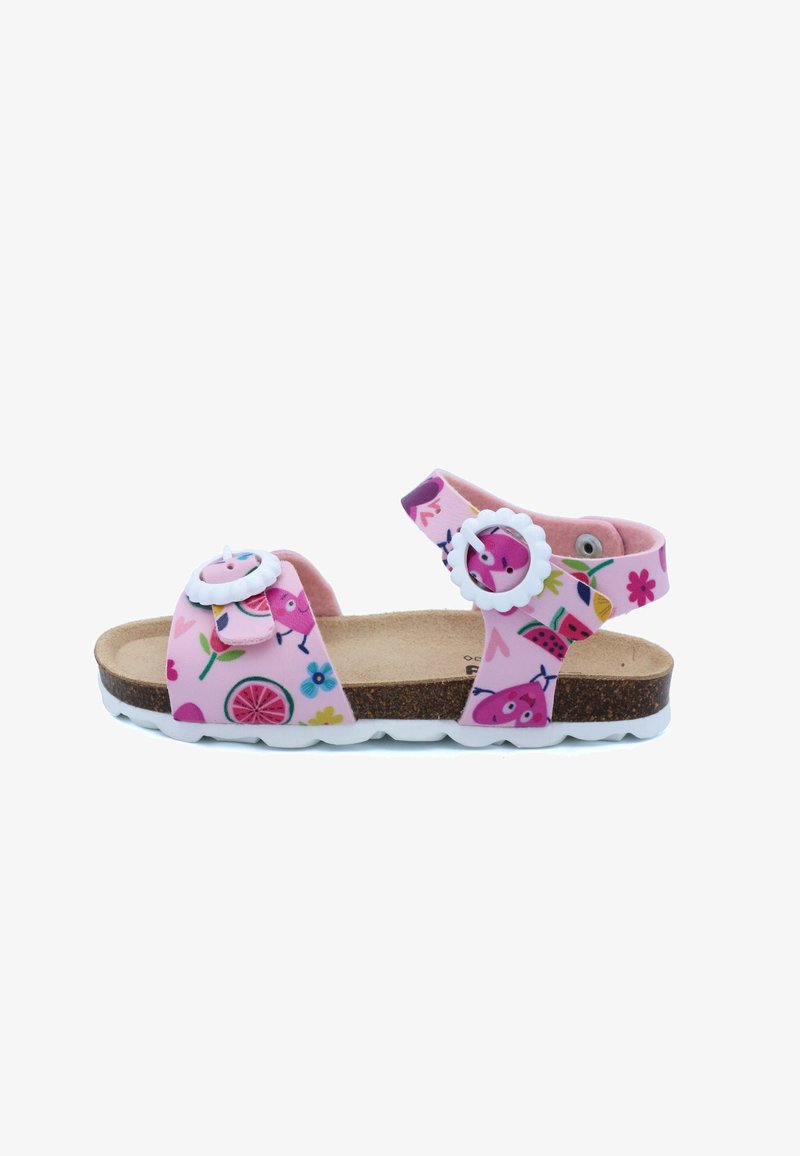 Sandales roses avec un motif floral et fruité, dotées d'un pied en liège, d'accents blancs et d'une sangle ajustable avec un fermoir floral.