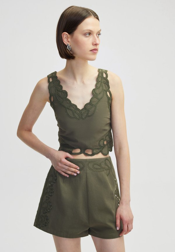 EMBROIDERED CUTOUT - Top