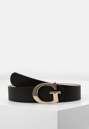 Czarny pasek ze skóry o fakturze z dużą złotą klamrą w kształcie litery G, ukazany zwinięty na białej powierzchni.