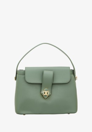 Zöld bőr kézitáska strukturált formával, felső fogantyúval, lapos fedéllel, arany díszítéssel és dekoratív zár részlettel. Sima textúra.