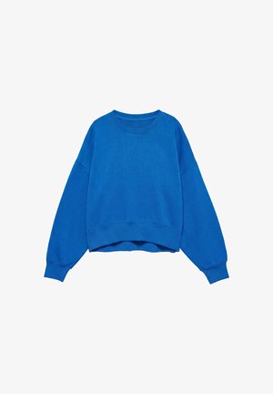 Blå crewneck sweatshirt med lange ærmer og ribstrikkede manchetter og kant, vist på en hvid baggrund.