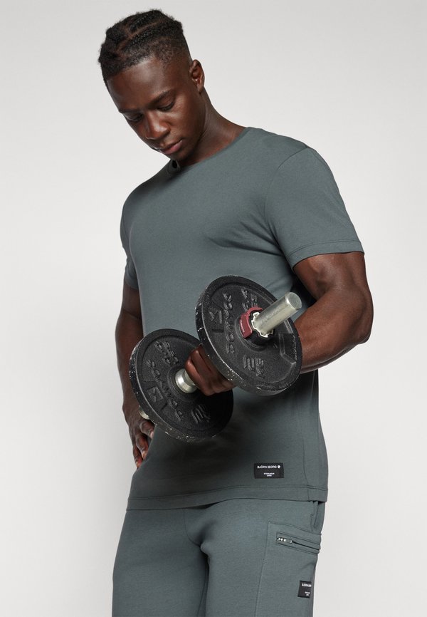 CENTRE - Basic T-shirt - urban chic3