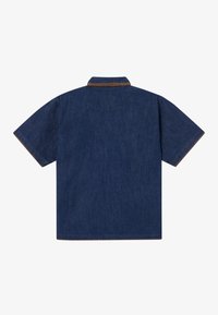 Short-sleeve denim shirt in dark blue, featuring a collar and contrasting orange stitching along the seams and hem. Smooth texture.
