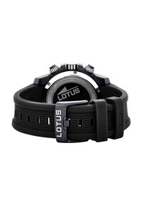 Montre avec bracelet en caoutchouc noir, cadran circulaire noir, accents argentés et boîtier en acier inoxydable. Comprend des boutons de chronographe et un logo.