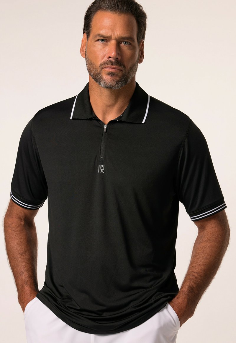 Polo shirt noir avec un col zippé, des manches courtes et des rayures blanches sur les poignets. Fabriqué en tissu lisse et léger.