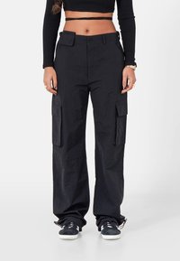 TECH - Kapsáče - black