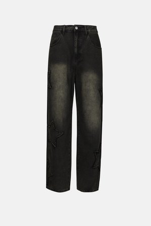 Jeans din denim negru cu o croială lejeră, având zone estompate și penturi mari cu stele pe fiecare picior. Design clasic cu cinci buzunare și închidere cu nasture.