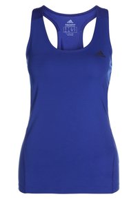 Niebieski sportowy tank top wykonany z gładkiego, lekkiego materiału. Posiada fason typu racerback oraz małe czarne logo na górnej lewej stronie.