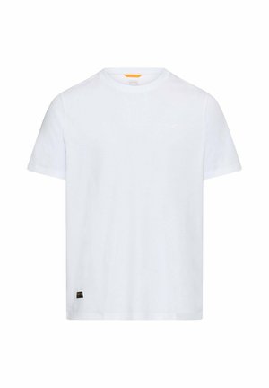 Effen wit T-shirt met korte mouwen en ronde hals, kleine logo op de borst en een zwart label dichtbij de zoom, tegen een witte achtergrond.
