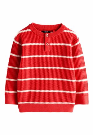 Punainen pusero, jossa on teksturoitu, ribbineulottu kangas ja vaakasuorat valkoiset raidat. Mukana on napillinen henley-kaulus ja pitkät hihat.