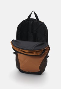Puma PLUS PRO BACKPACK UNISEX - Sac à dos - caramel