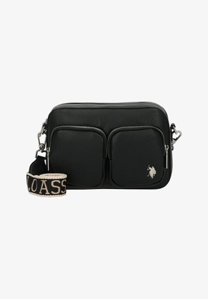 Schwarze Leder-Umhängetasche mit zwei vorderen Reißverschlusstaschen, silberner Beschläge und einem gewebten Riemen mit dem Schriftzug "LOASS". Glatte Textur.