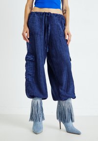 BDG Urban Outfitters - CRINKLE PANT - Pantaloni cargo - navy blue Imagine miniatură 1