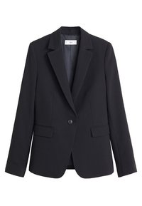 Czarna marynarka wykonana z gładkiego materiału, z pojedynczym zapięciem na guzik, dwoma przednimi kieszeniami, ostrymi klapami oraz dopasowanym krojem.