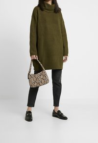mbyM Trui - mottled olive