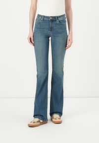 ONLY ONLWAUW MID WAIST FLARED - Flared jeans - medium blue denim
