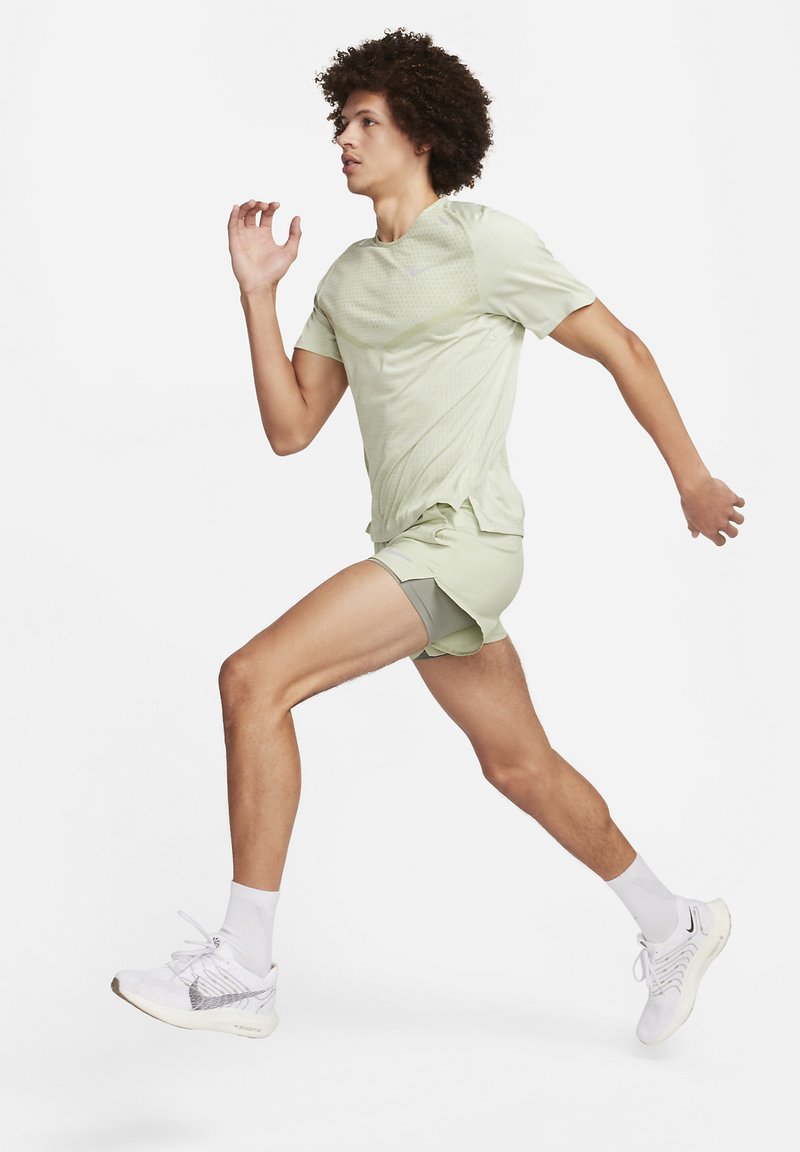 Nike Performance Sport T-shirt olijfgroen Nike Performance Sport T-shirt olijfgroen