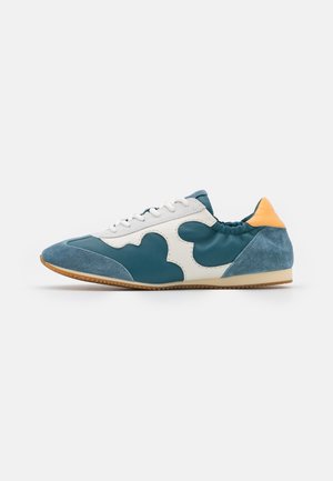 Trainers - blue