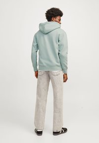 Jack & Jones JORVESTERBRO HOOD - Sweater met rits - gray mist