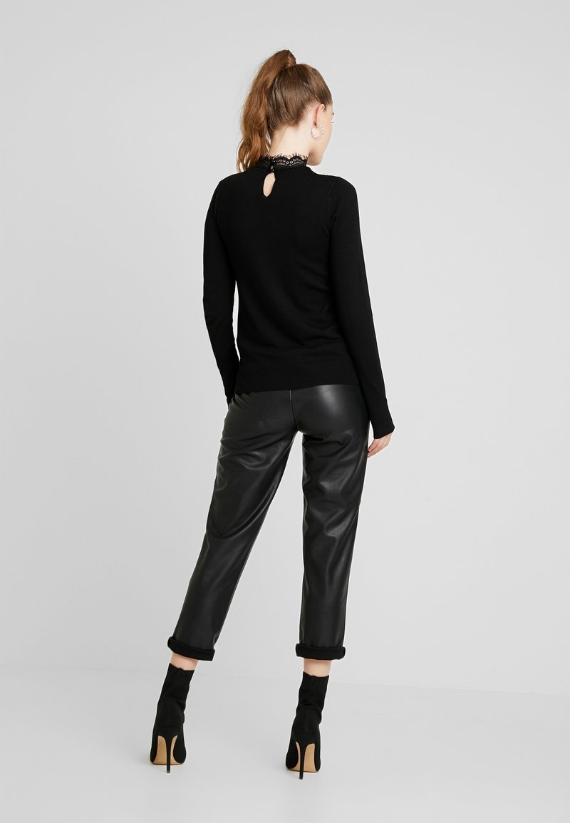 ONLY Stickad tröja - black