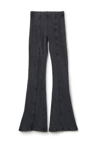 Zwarte flared pantalons met een soepele textuur, voorzien van verticale naden en een hoge taille. De stof ziet er zacht uit met een lichte glans.