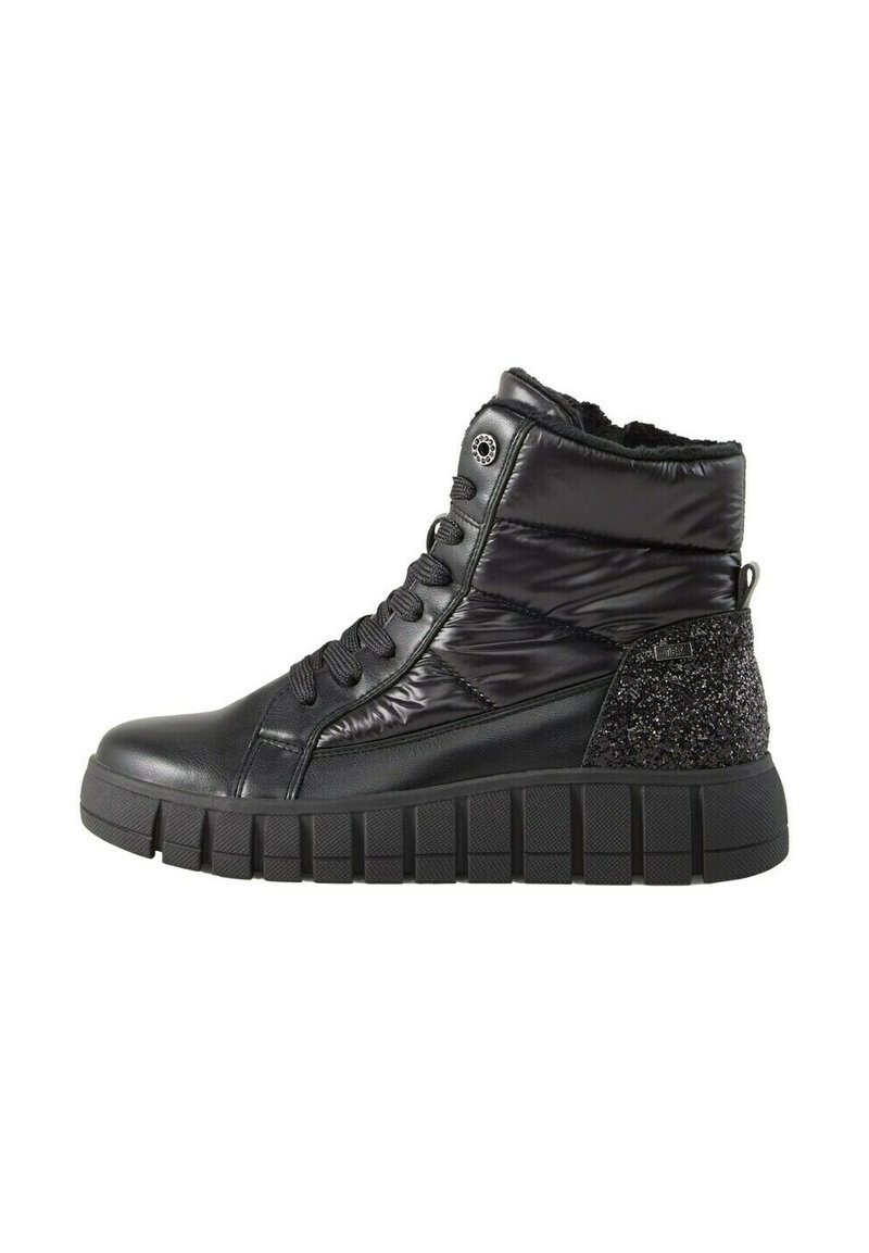 Zapatillas altas negras con parte superior de cuero brillante, cuello acolchado y acento de purpurina texturizada en el talón; cuentan con una suela de goma gruesa.