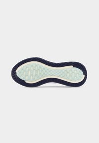 Sko såle med marineblå ytterkant og lyseblått mønster, designet for grep og demping på flate overflater.