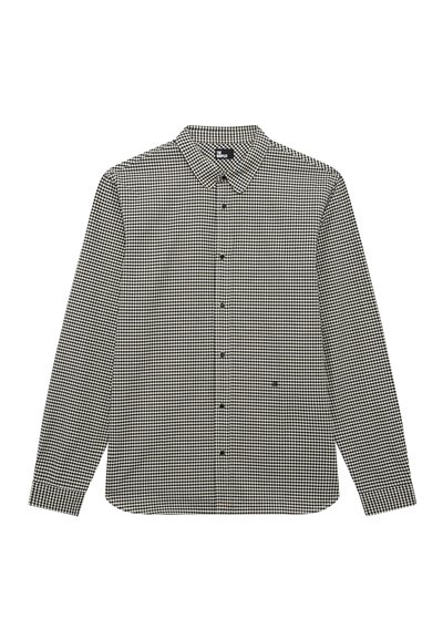 Camisa de manga longa às riscas pretas e brancas, com colarinho e botões pretos na frente.