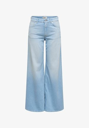 Jeans din denim albastru deschis cu croială largă, buzunare frontale, bucle pentru curea, închidere cu nasture și etichetă de talie cu marcă.