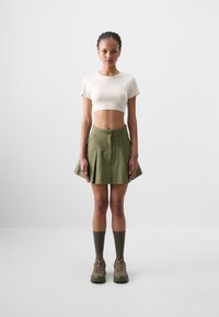 Nike Sportswear X NAOMI OSAKA SKIRT - Miniszoknya - medium olive/blackened blue
