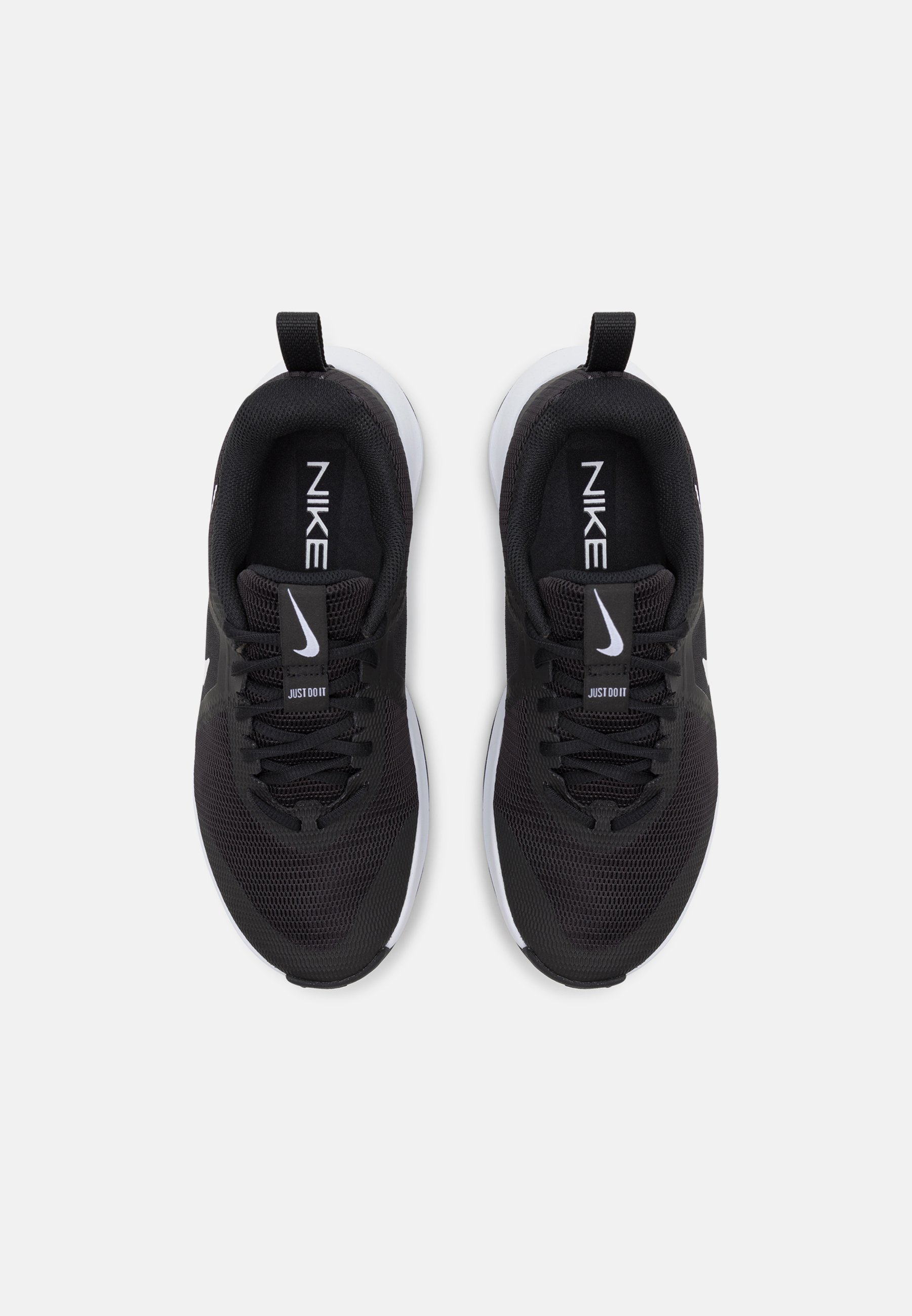 black and white nike training shoes