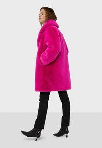 LOLA CASADEMUNT Cappotto invernale - fuchsia