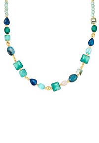 Collar de cuentas multicolores que presenta cuentas turquesa, verde y azul, con acentos dorados y diversas formas geométricas, incluyendo cuadrados y gotas.