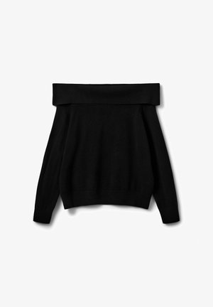 Pulover negru, cu umerii goi, realizat dintr-un material tricotat moale. Dispune de mâneci lungi și o croială lejeră, cu un decolteu larg.