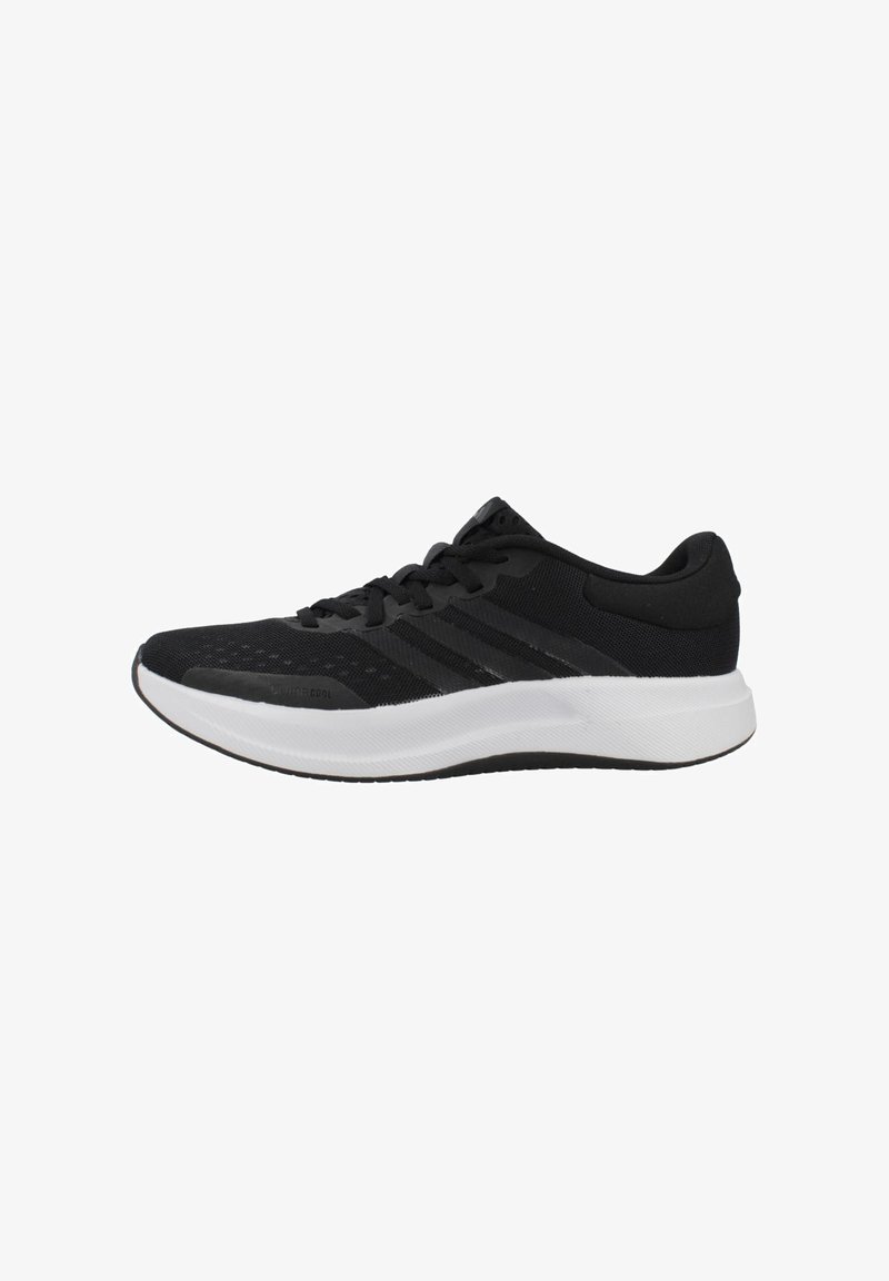 Baskets de sport noires avec tige en mesh, lacets noirs, trois bandes noires sur le côté, et semelle blanche épaisse conçue pour la course.