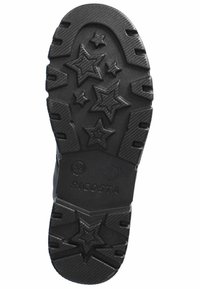 Suela de zapato de goma negra con patrones de banda de rodadura en forma de estrella y bordes texturizados para mayor agarre. Marcado con "RICOSTA" y tamaño "33."