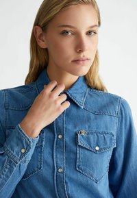 LIU JO Užsagstoma palaidinė - light blue denim