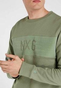 NXG by Protest NXGKEETON - Sudadera - green spray