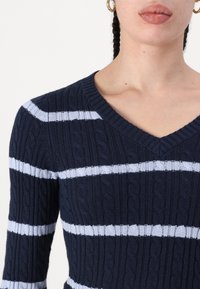 Hollister Co. ICON CABLE V NECK - Džemperis - eventide/grisaille