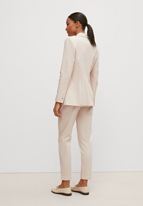 Blazer A Maniche Lunghe Comma: Elegante E Versatile Per Ogni Occasione!