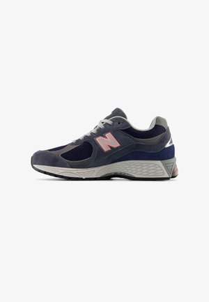New Balance, 2002 - Baskets basses - graphite