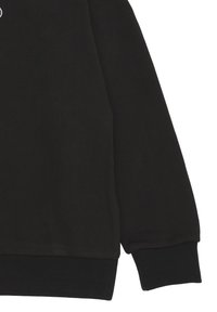 Felpa nera con maniche lunghe, polsini a coste e un tessuto morbido e strutturato. Design semplice senza motivi visibili o dettagli.