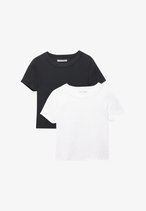 Kaksi lyhythihaista t-paitaa pinosssa; toinen on musta ja toinen valkoinen. Molemmissa on pyöreä kaula-aukko ja pehmeä, yksinkertainen pinta.