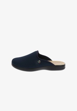 Chausson bleu marine à enfiler avec dessus en mesh respirant, semelle intérieure beige rembourrée et logo de la marque sur le côté, conçu pour le confort intérieur.