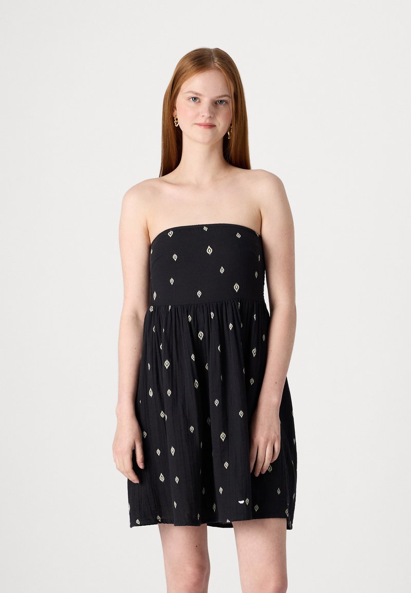 Classic Black Bandeau – Perfect for Derby Day main image 1