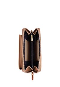 Brown leather wallet with zip closure, featuring multiple card slots, a zippered compartment, and a patterned dark interior.