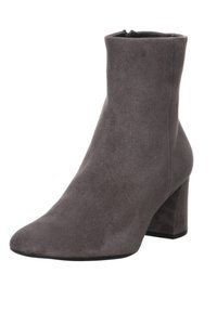 Harmaa mokkanahasta valmistettu nilkkuri, jossa on teräväkärkinen muotoilu, keskikorkea paksu korko ja vetoketjukiinnitys takana. Luja pinta ja tasainen väri.