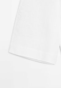 Massimo Dutti BERMUDA - Šortky - white